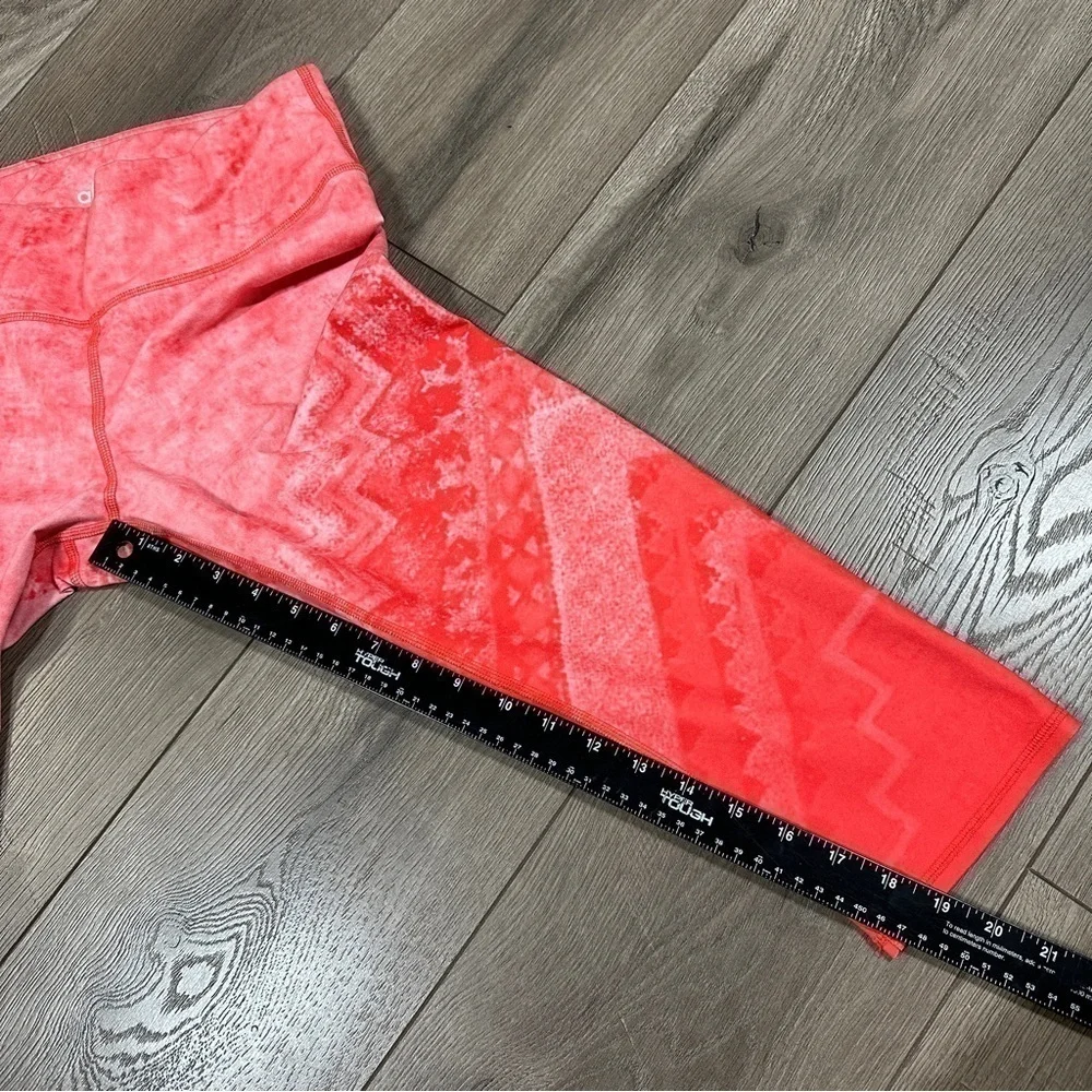 ALO Yoga Airbrush Poppy Gym Workout Capri Casbah Print Legging size Medium